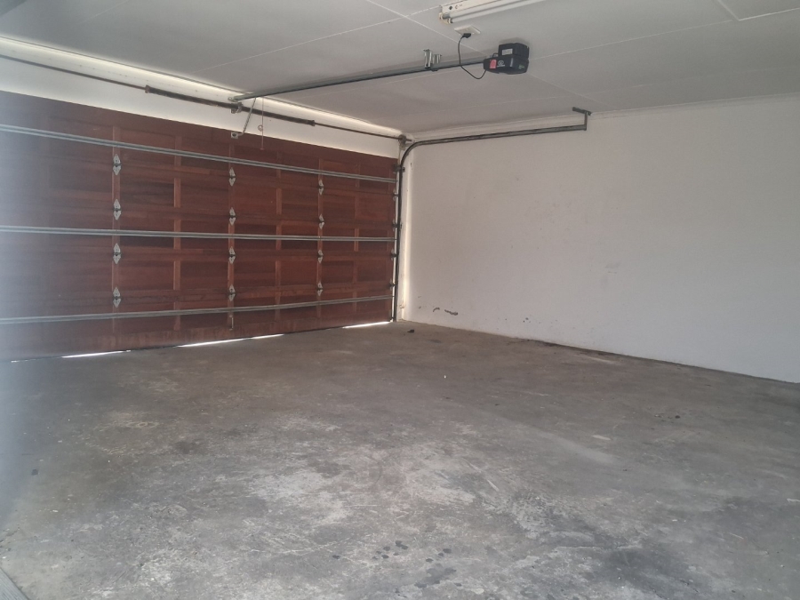 To Let 3 Bedroom Property for Rent in Hillside Free State